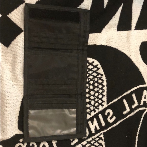 Eddie Bauer trifold wallet - Picture 2 of 2